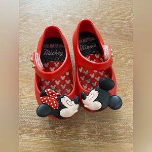 Mini Melissa - Disney - kissing Mickey and Minnie